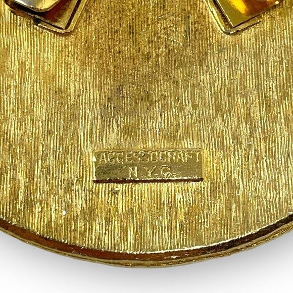 Accessocraft N.Y.C. Gold Tone Metal Patriotic Eagle Enamel Statement Shield Clip - Picture 6 of 9